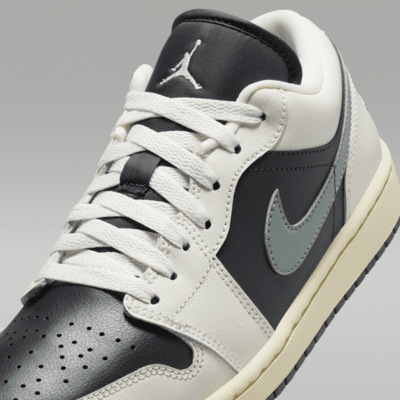 Air Jordan 1 Low Women's Shoes. Nike RO